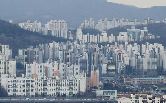 사진은 15일 서울 남산에서 바라본 아파트 단지의 모습. 연합뉴스