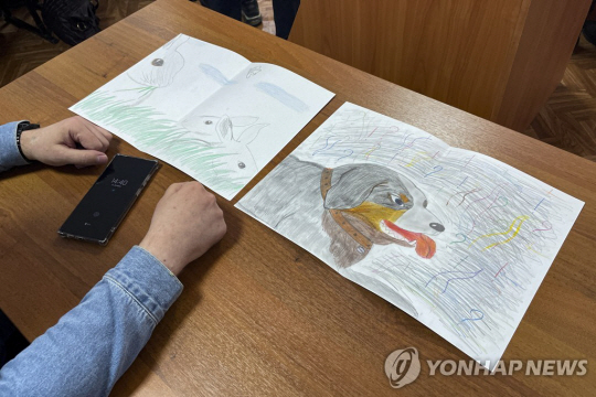 마샤가 평소 그린 그림들. OVD-인포. 연합뉴스
