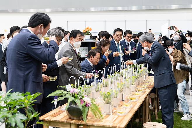 헤럴드경제·코리아헤럴드가 주최하는 ‘2023 K-농산어촌 한마당&K-Wellness Fair’가 ‘농산어촌과 함께하는 치유프로젝트’라는 주제로 오는 6월 9일부터 11일까지 수원컨벤션센터에서 개최된다. 사진은 2022년 행사.