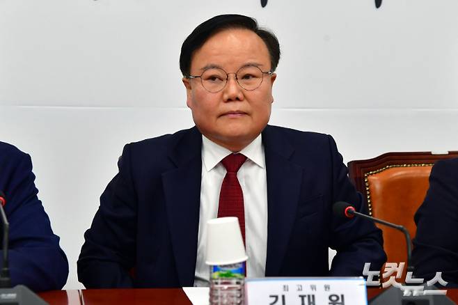 국민의힘 김재원 최고위원이 20일 서울 여의도 국회에서 열린 최고위원회의에 참석하고 있다. 윤창원 기자