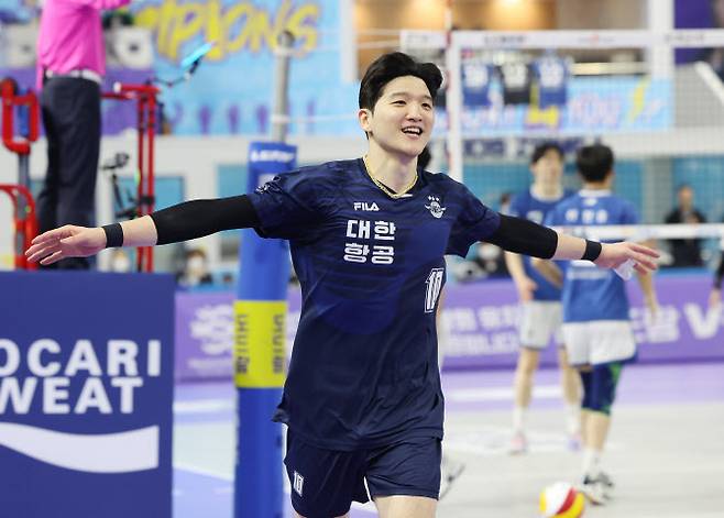 30일 인천 계양체육관에서 열린 남자프로배구 챔피언결정전 대한항공 대 현대캐피탈의 1차전 경기. 3세트 대한항공 정지석이 득점한 뒤 세리머니를 하고 있다. 사진=연합뉴스