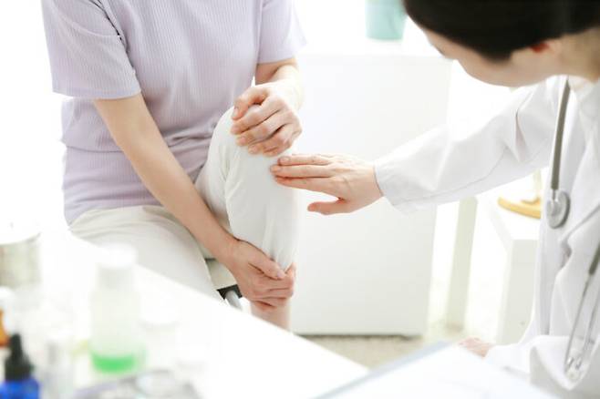 중년부터는 건강 위험 신호를 무시하다가는 예기치 않게 고생할 수 있다. [사진=클립아트코리아]