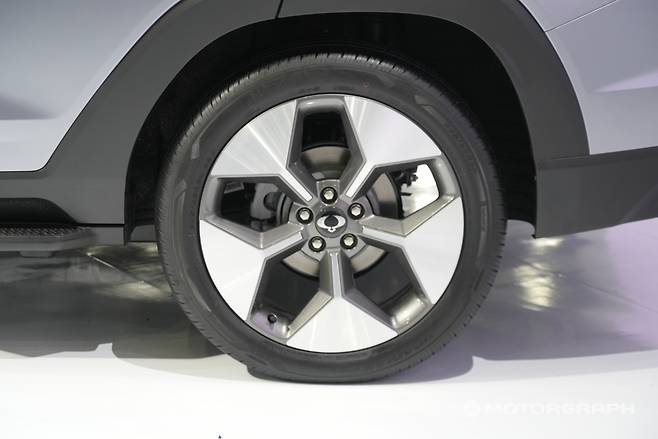 KG모빌리티 토레스EVX