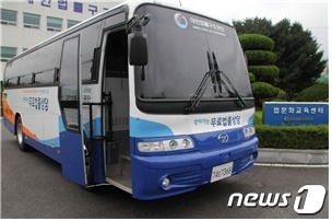 '찾아가는 무료법률상담 버스' 모습.(한국도로공사 제공)/뉴스1