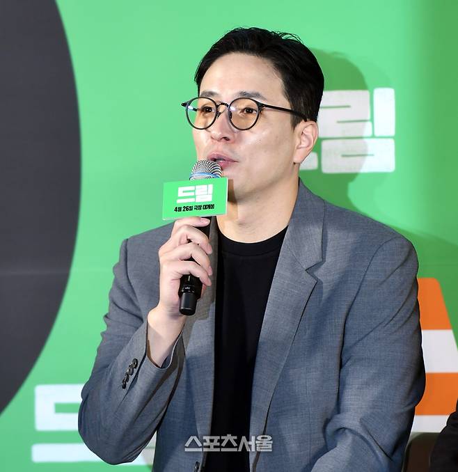 이병헌 감독이 30일 서울 메가박스성수에서 열린 영화 ‘드림’ 제작보고회에서 인사말을 하고 있다.  최승섭기자 thunder@sportsseoul.com