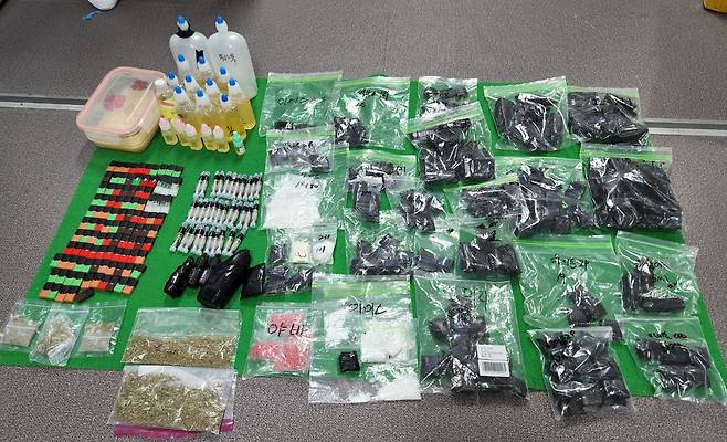 경찰이 압수한 엑스터시·케타민·대마 등 6억2357만원 상당의 마약들. /서울경찰청 제공