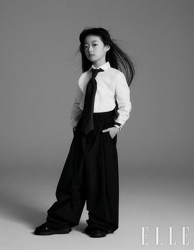 셔츠는 Zara. 팬츠는 Mongdol. 워치는 Vintage Cartier by Beantique. 슈즈와 타이는 모두 스타일리스트 소장품.