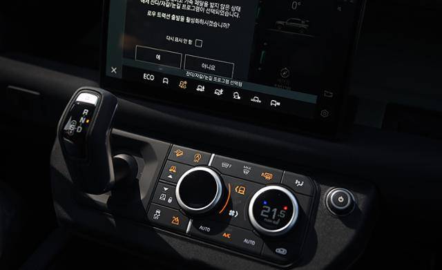 랜드로버 디펜더 130 D300 X 다이내믹 HSE