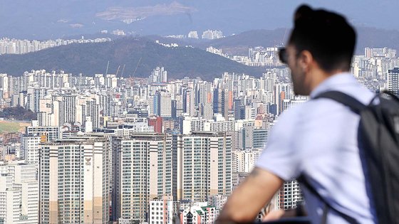 지난 26일 서울 남산에서 바라본 시내 아파트 모습. 연합뉴스