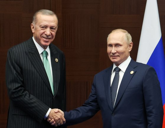 에르도안 튀르키예 대통령(왼쪽)과 푸틴 러시아 대통령. 타스=연합뉴스