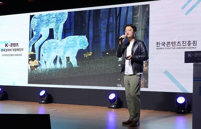 디스트릭트 이성호 대표가 'KOCCA와 함께 성장한 기업'으로 성공사례를 발표했다.