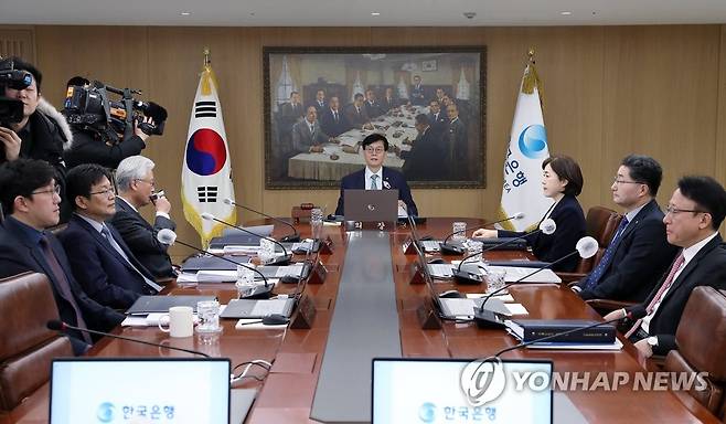 금융통화위원회 정기회의 (서울=연합뉴스) 이창용 한국은행 총재가 23일 오전 서울 중구 한국은행에서 열린 금융통화위원회 정기회의를 주재하고 있다. 2023.2.23 [사진공동취재단] photo@yna.co.kr