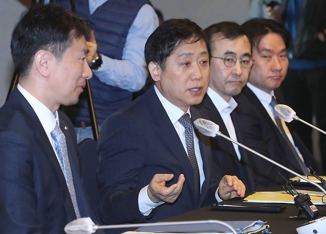 김주현 금융위원장이 31일 오전 서울 중구 프레스센터에서 열린 금융지주회장 간담회에서 발언을 하고 있다. /뉴스1