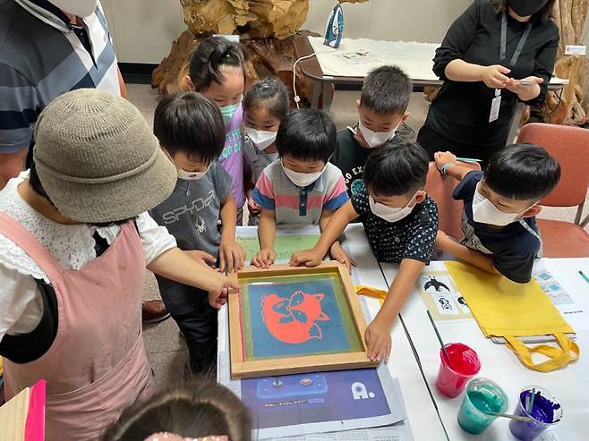 중원대 박물관이 어린이를 대상으로 한 교육 프로그램을 운영하고 있다./사진제공=중원대