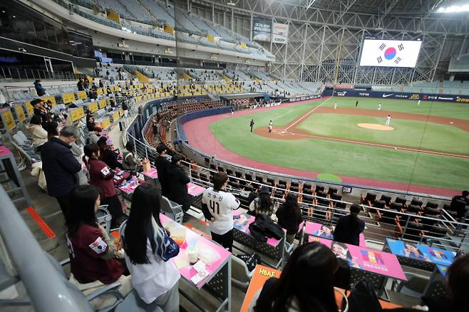 2023시즌 KBO리그가 다음달 1일 개막한다. 사진은 지난 13일 서울 구로구 고척스카이돔에서 열린 2023 KBO 키움 히어로즈와 KT 위즈의 시범경기. /사진=뉴스1