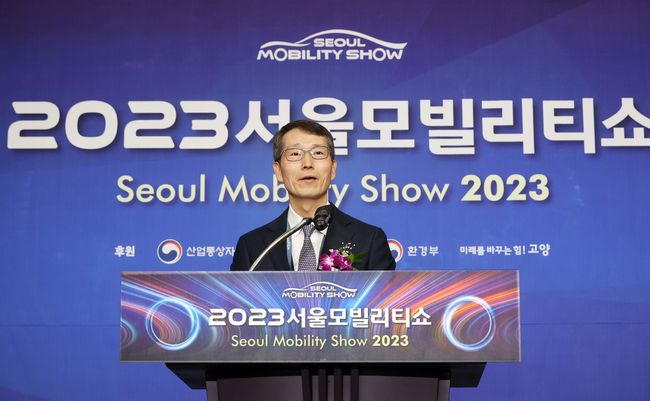 2023서울모빌리티쇼 개막식에서 강남훈 서울모빌리티쇼조직위원장이 개회사를 하고 있다.