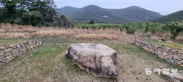 낙서재 앞 윤선도가 앉아서 달 감상을 했다는 거묵모양의 바위 ‘귀암’.