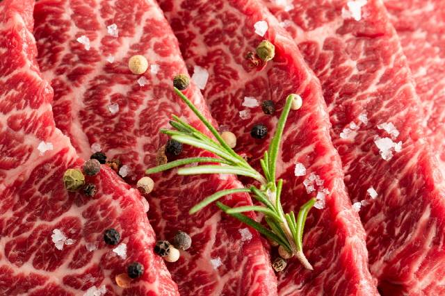 견과류를 상온에 잘못 보관했다가 곰팡이가 피면 발암물질이 생성될 수 있어 주의해야 한다./사진=클립아트코리아