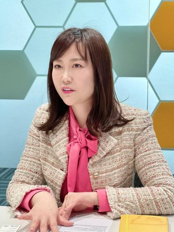 중국 상하이 출신으로 한국 여행업계 중국 비즈니스 베테랑으로 꼽히는 장원(蔣雯) 플리기 호텔 부문 이사가 지난달 28일 서울 중구에 위치한 알리바바코리아 사옥에서 중앙일보와 인터뷰하고 있다. [사진 중앙일보 중국연구소]