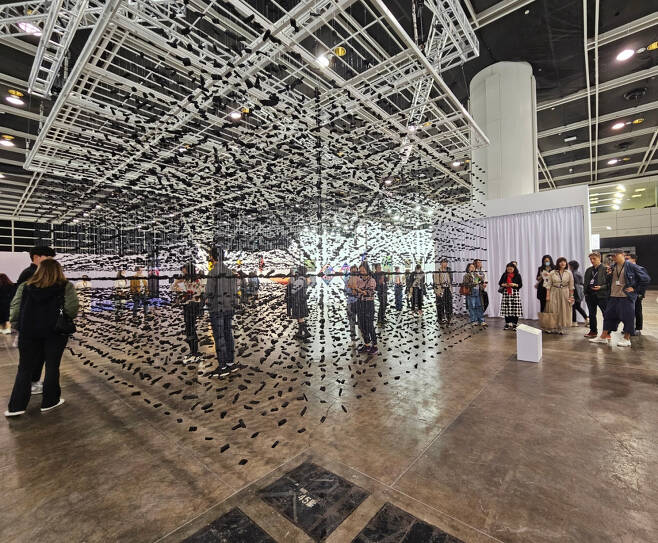 Korean artist Bahk Seon-ghi's “An Aggregation-Space 2023" is on display at Art Central on March 22. (Park Yuna/The Korea Herald)