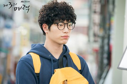 On Joon-young, played by actor Seo Kang-joon, appears as a motae solo college student in "The Third Charm" (JTBC)