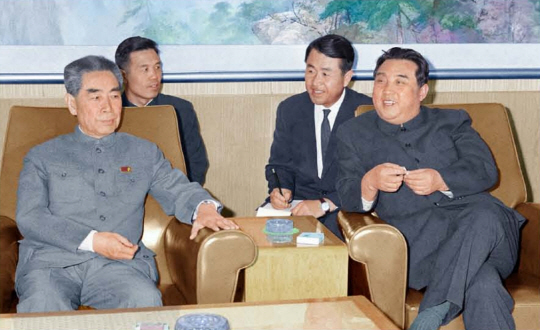 1970년 4월 김 주석과 저우언라이 전 중국 국무원 총리. 북한 대외용 화보 ‘조선’ 4월호 캡처. 연합뉴스