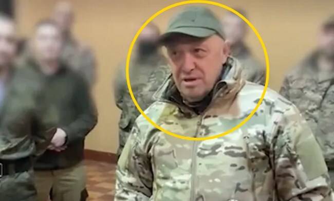 죄수 출신 와그너 용병들을 사면하는 예브게니 프리고진