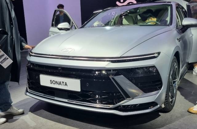 현대자동차 8세대 쏘나타의 부분변경 모델 ‘쏘나타 더 엣지’의 외관. 이용상 기자