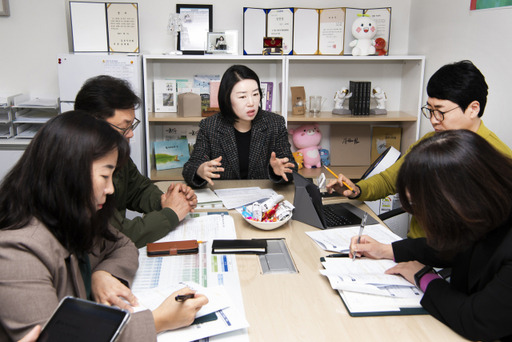 김포시의회 좋은 교육환경 조성을 위한 연구단체 소속 의원들이 첫 모임을 갖고 본격적인 활동에 들어갔다. 김포시의회 제공