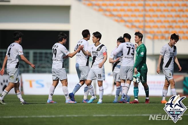 [서울=뉴시스]프로축구 경남FC (사진 = 프로축구연맹 제공)