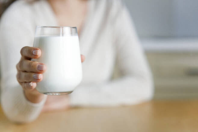 우유는 뼈 건강에 필수 식품일 뿐만 아니라 고혈압과 당뇨병을 예방하는 등의 효과도 있다. [사진=게티이미지뱅크]