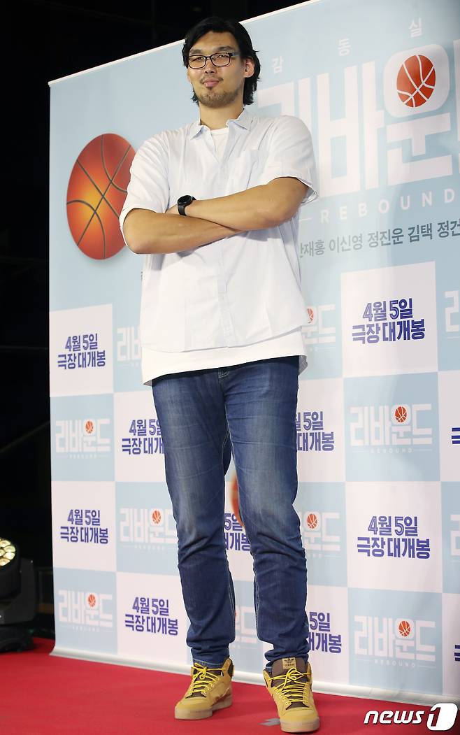 하승진, 키 221.6cm의 위엄