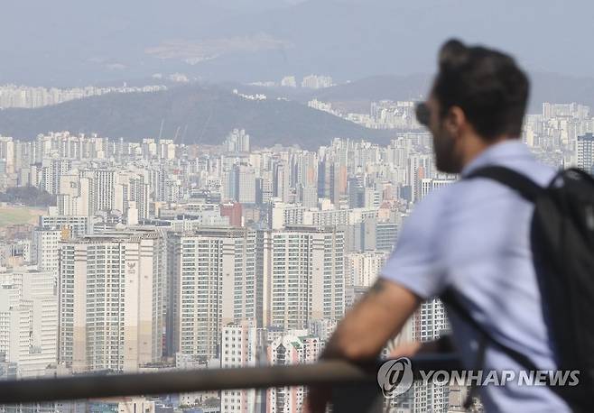 서울 남산에서 바라본 시내 아파트 모습 [연합뉴스 자료사진]