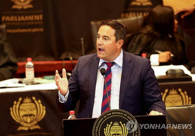 남아공 제1야당 민주동맹 대표로 재선출된 존 스틴헤이즌 [로이터/Esa 연합뉴스 자료사진. 재판매 및 DB 금지]