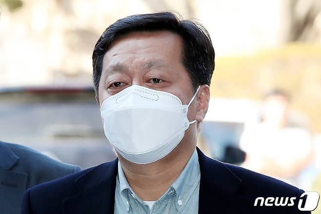 정진상 전 실장이 서울중앙지법에서 열린 영장실질심사에 출석하고 있다. 2022.11.18/뉴스1 ⓒ News1 박지혜 기자