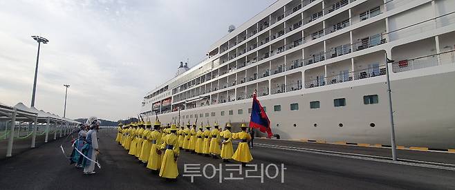 국제 크루즈선 '실버 위스퍼호' 여수항 입항