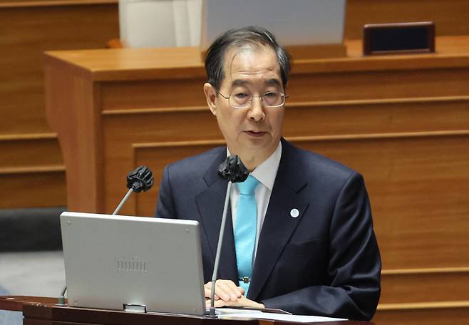 한덕수 국무총리가 지난 3일 국회에서 열린 본회의에서 질문에 답변하고 있다. 연합뉴스