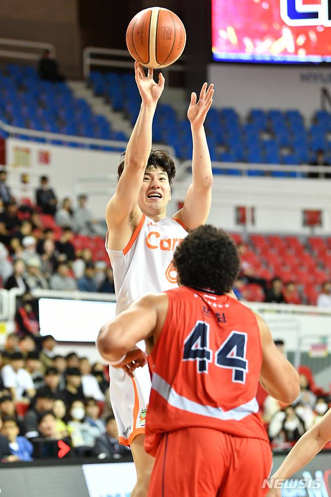 [서울=뉴시스]프로농구 캐롯 이정현. (사진=KBL 제공)