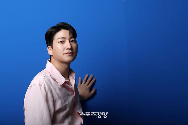 KBS1 드라마 ‘내 눈에 콩깍지’ 에 출연한 배우 정수환이 ‘스포츠경향’과 인터뷰에 앞서 포즈를 취하고 있다. 사진 정지윤 선임기자