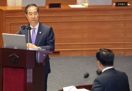한덕수 국무총리가 5일 국회서 열린 대정부질문서 의원 질문을 받고 있다. 사진=연합뉴스