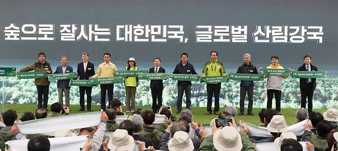 남성현 산림청장, '국토녹화 50주년·식목일' 행사