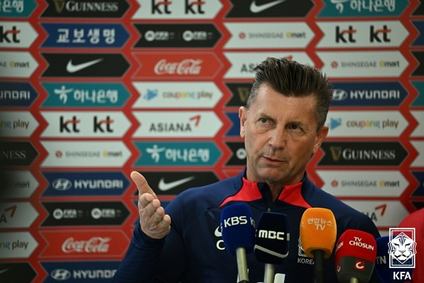 콜린 벨 한국 여자 축구대표팀 감독. 대한축구협회 제공