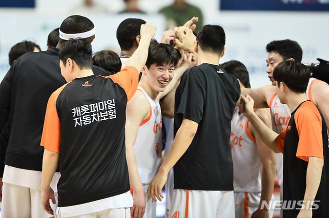 [서울=뉴시스]프로농구 고양 캐롯 (사진 = KBL 제공)