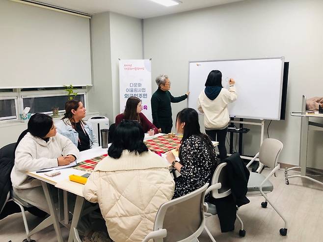 계룡시가 오는 11월까지 외국인주민을 대상으로 맞춤형 한국어 교육을 실시한다. 2023. 04. 05 계룡시  *재판매 및 DB 금지