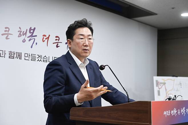 정례 브리핑하는 원강수 원주시장 [원주시 제공.재판매 및 DB 금지]