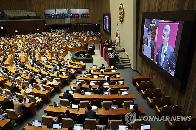 국회 대정부질문 (서울=연합뉴스) 임화영 기자 = 한동훈 법무부 장관이 3일 오후 국회에서 열린 본회의에서 더불어민주당 김회재 의원의 대정부질문에 답변하고 있다. 2023.4.3 hwayoung7@yna.co.kr