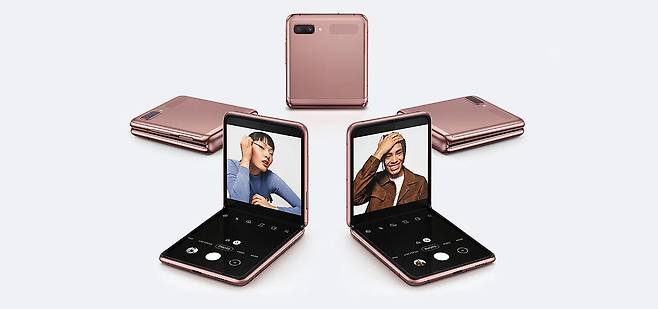 삼성이 지난해 출시한 폴더블 '갤럭시Z플립2 5G'. 사진=삼성전자