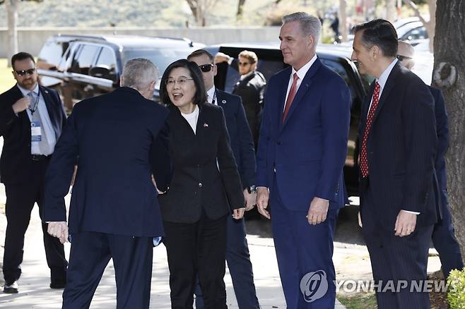 매카시 하원의장 만난 차이잉원 대만 총통 [EPA 연합뉴스 자료사진. 재판매 및 DB 금지]