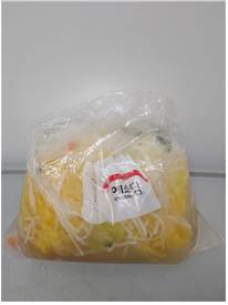 [서울=뉴시스] 7일 식품의약품안전처는  예소담 특백김치에서 식중독균이 검출됨에 따라 해당 제품을 판매 중단하고 회수 조치에 착수했다.고 밝혔다. (사진=식약처 제공) *재판매 및 DB 금지