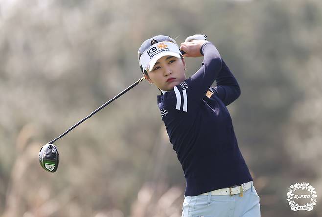 이예원이 7일 제주도 서귀포시 롯데스카이힐 제주CC에서 열린 2023 KLPGA 투어 국내 개막전 롯데렌터카 여자오픈 2라운드 15번홀에서 드라이버샷을 치고 있다. ｜ KLPGA 제공